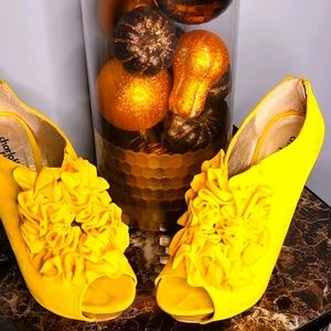 Charlotte Russe Mustard Yellow Ruched Heels Size 7